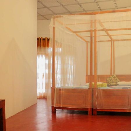 Julia Safari Inn Tissamaharama Kültér fotó