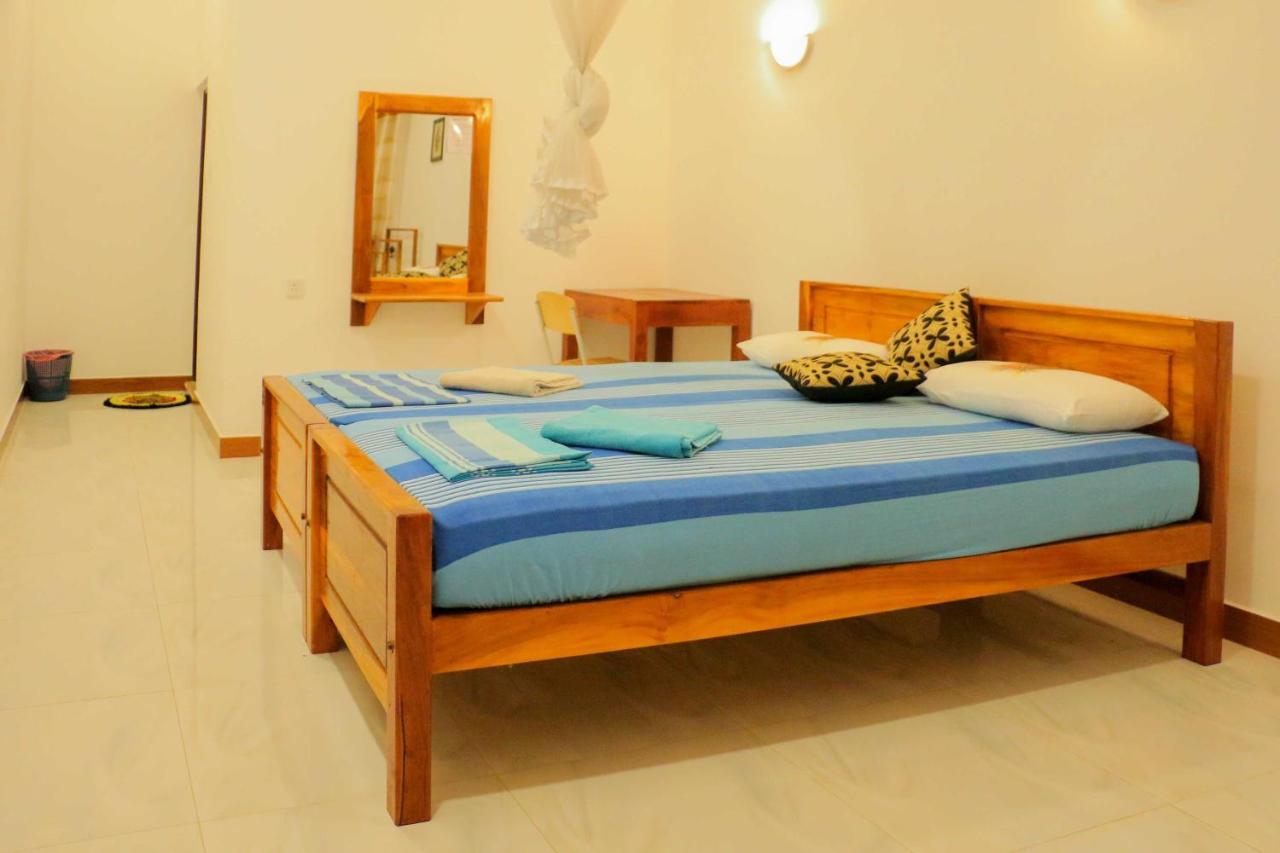 Julia Safari Inn Tissamaharama Kültér fotó