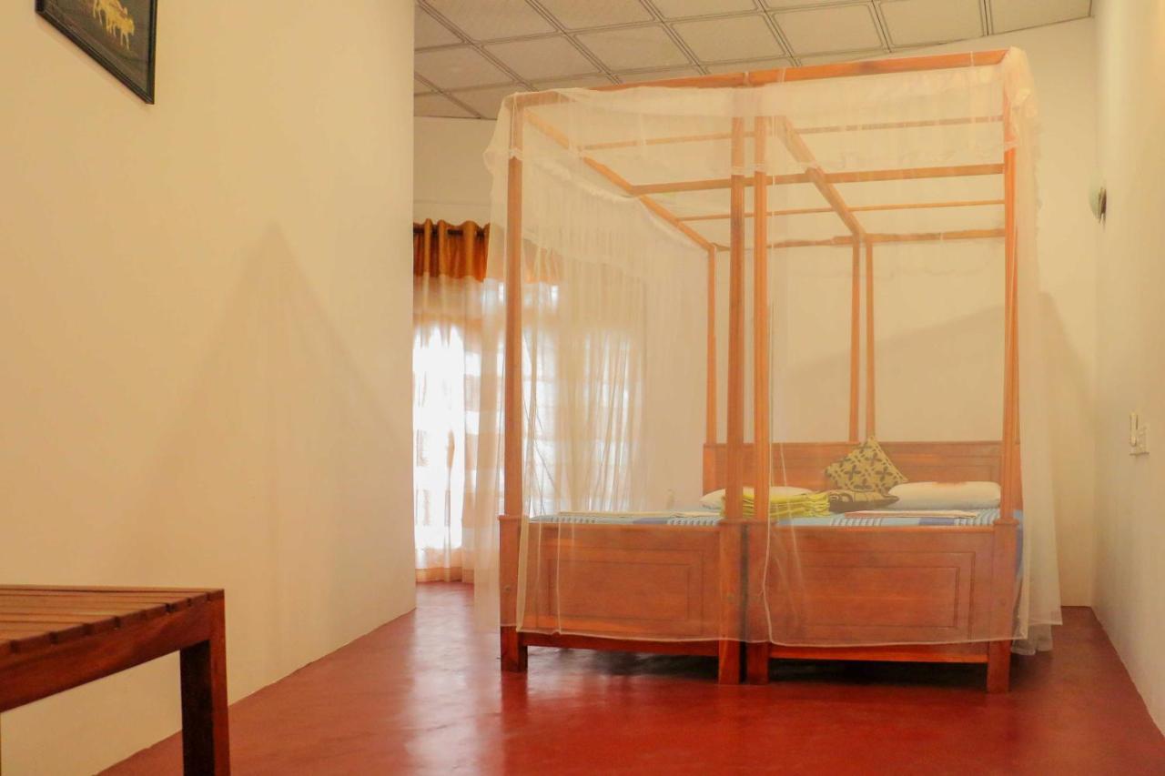 Julia Safari Inn Tissamaharama Kültér fotó