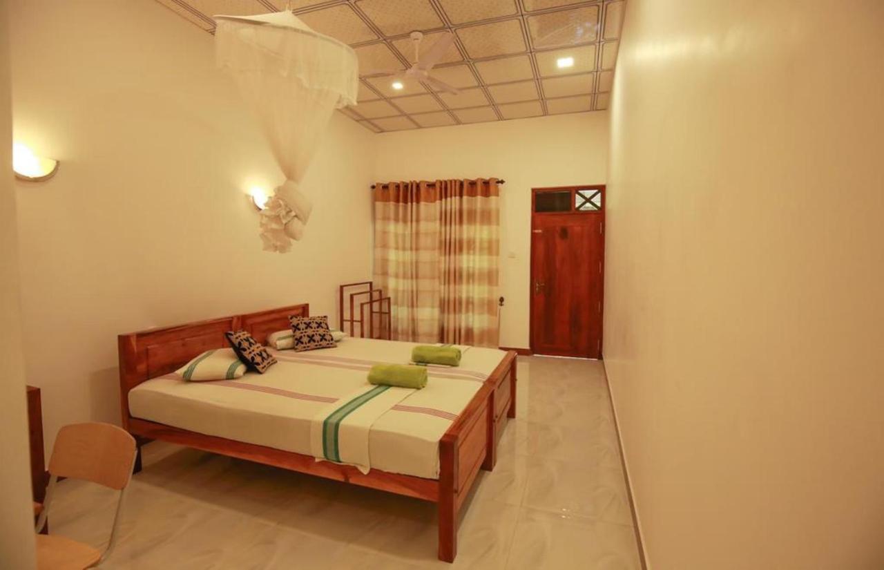 Julia Safari Inn Tissamaharama Kültér fotó